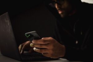 Во време на национален траор „оперираат“ измамниците – Изнудени милион денари од две жени