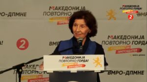 Гордана Силјановска Давкова 63,42%, Стево Пендаровски – 30,07% според ДИК од половина обработени гласачки места
