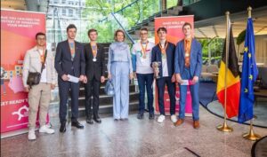 Кралицата Матилда се сретна со нашиот тим кој освои бронза на Европскиот квиз на парите