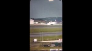 (Видео) Драма во Истанбул – Боинг 767 слета на својот труп, нема повредени