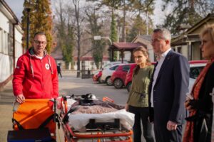 Лицата со попреченост ќе може да користат бесплатен превоз до болница со возило на Црвен крст