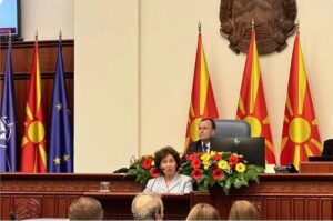 Грчката амбасадорка Филипиду ја напушти салата во знак на протест , Сиљановска-Давкова рече Македонија