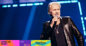 Првиот пејач кој победи на Евровизија двапати ќе ги забавува евровизиските фанови – Џони Логан ќе пее вечерва на првото полуфинале