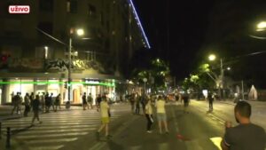 (Видео) Тензично во Белград! Српската полиција употреби солзавец за да растера демонстранти во центарот на градот