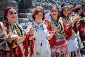 „Галичка пафта“ за Лилјана и Јован-Сиљановска-Давкова на оро на „Галичка свадба“