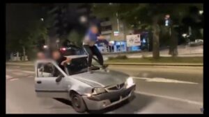 (Видео) Без возачка и без таблици – Поднесени пријави против лицата кои дивееја со автомобил по скопските булевари